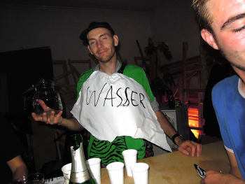 Kaltes klares Wasser. Absolventenparty 2018 ADBK