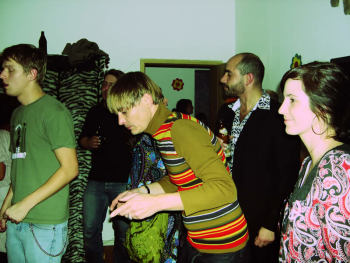 Party mit Monokini im Wohnzimmer von nebenan 05 - Nürnberg