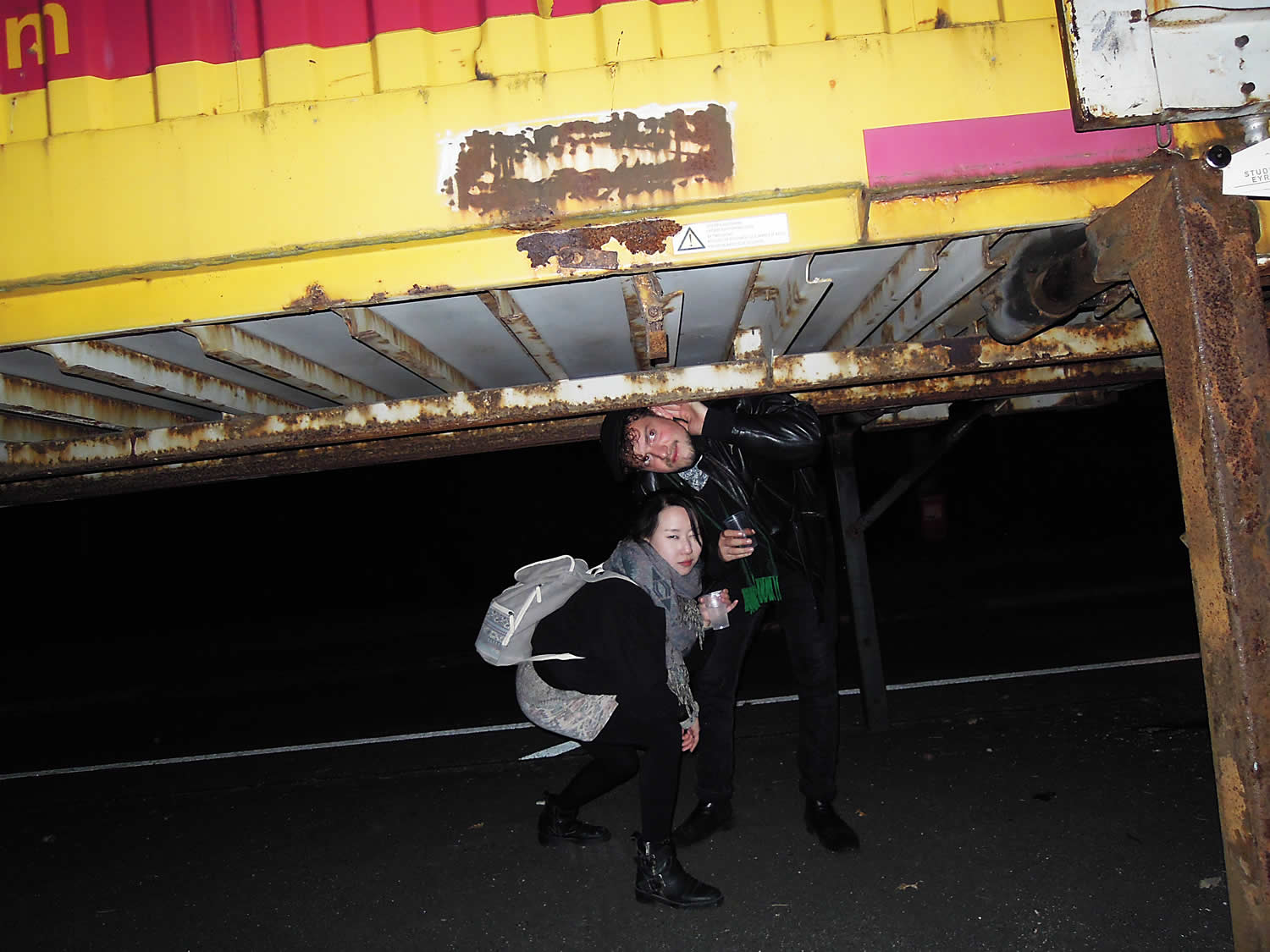 unter dem dhl container